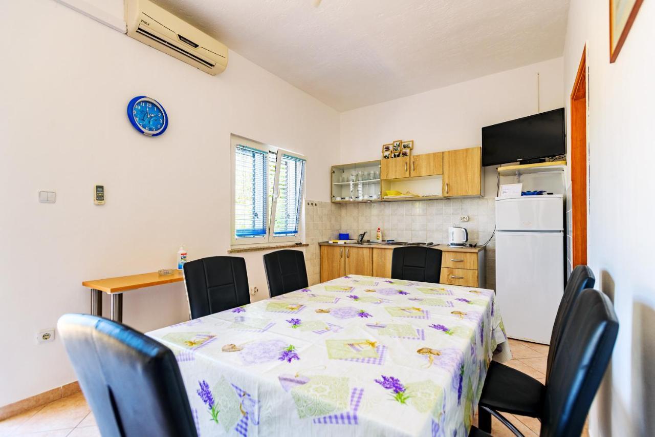 Apartmant Prosika Pag Town Exterior photo