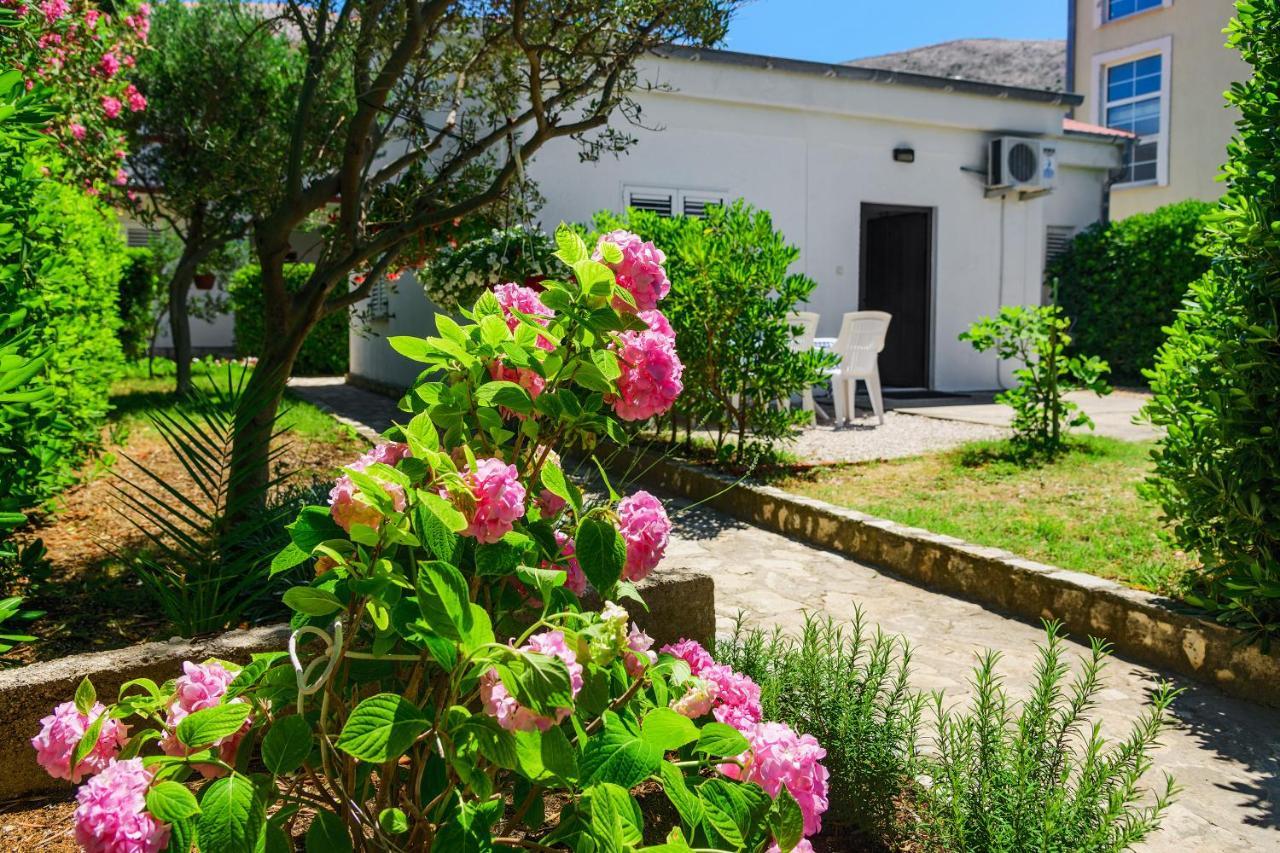 Apartmant Prosika Pag Town Exterior photo